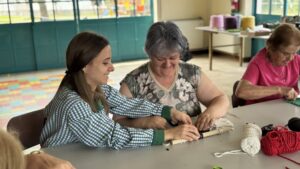 Atividade "Fios da Mente" para séniores promovida pela Psicóloga Cecília Saiago