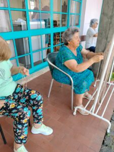 Atividade "Fios da Mente" para séniores promovida pela Psicóloga Cecília Saiago