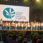 Os Pequenos Cantores de Ribeirão a actuarem na 39ª edição da Feira do Associativismo, Gastronomia e Artesanato de Ribeirão