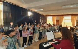 O Coro “Pequenos Cantores de Ribeirão” atuou no Lar Santa Ana, cantando várias canções imbuídos ainda do espírito natalício!