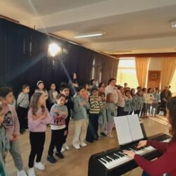 O Coro “Pequenos Cantores de Ribeirão” atuou no Lar Santa Ana, cantando várias canções imbuídos ainda do espírito natalício!